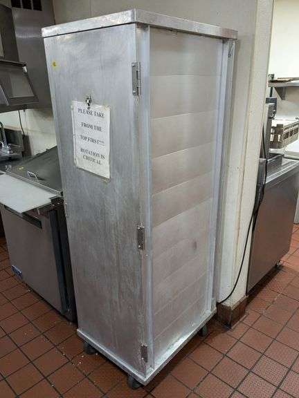 Aluminum baked goods holding cabinet