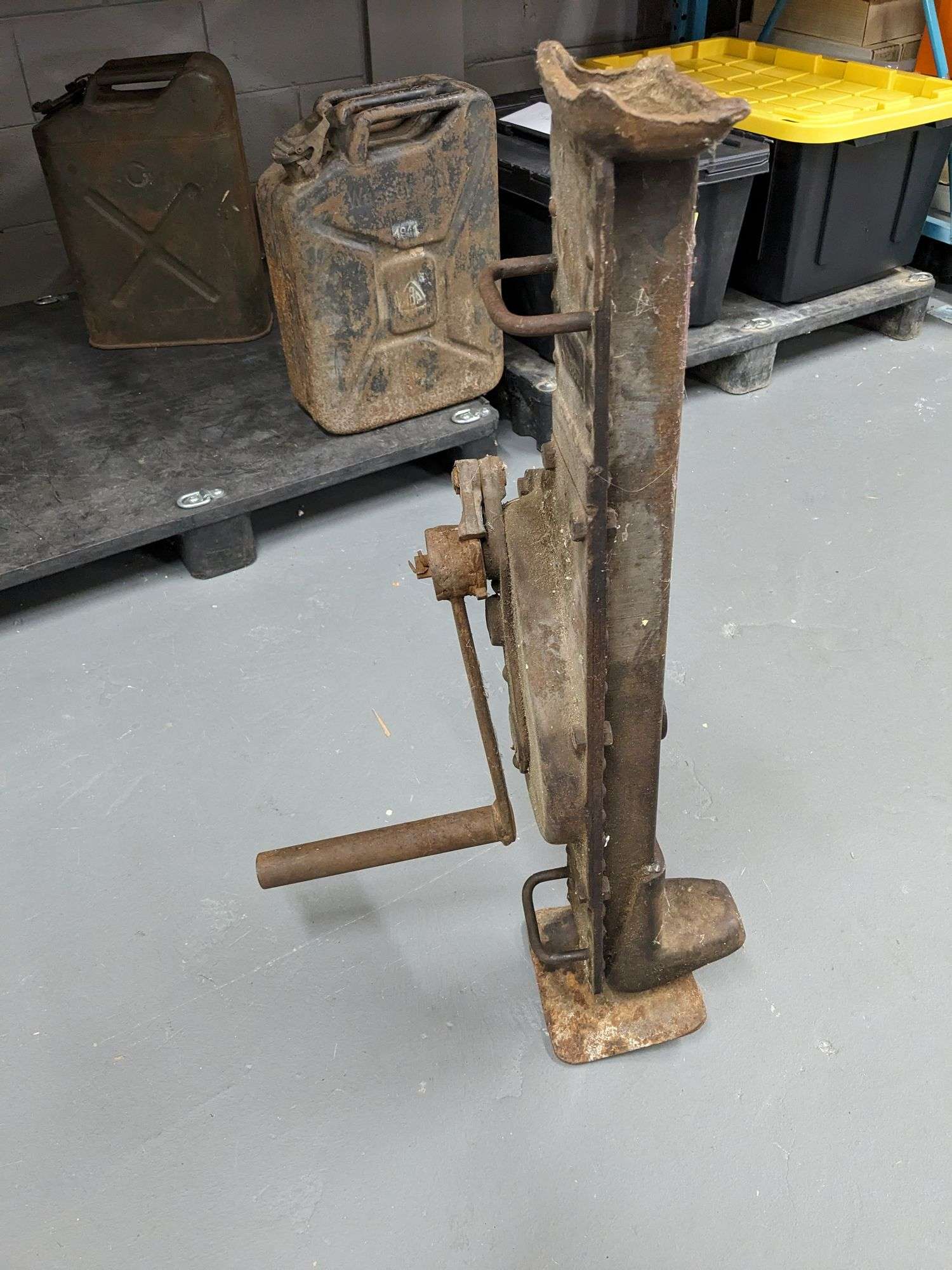 WWII Era German Panzer Tank Jack. VERY HEAVY - South Auction
