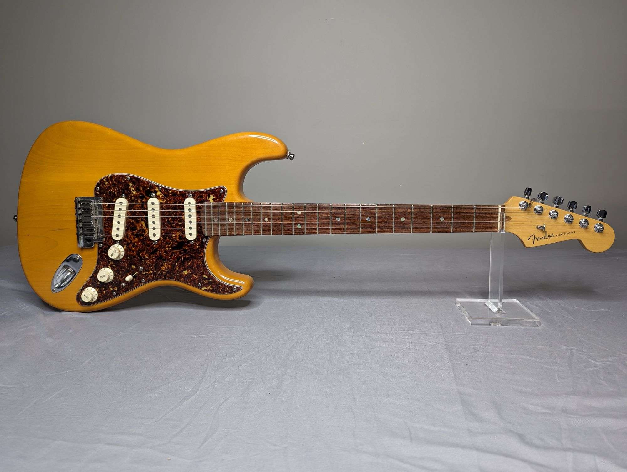 早い者勝ちFender American Deluxe Stratocaste Fender American Deluxe Stratocaster - South Auction