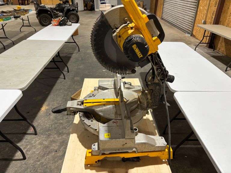 DeWalt Compound Miter Saw