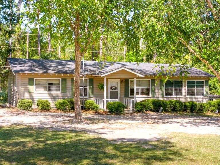 11.79 acres / Pond and 1,000 sq ft pond house