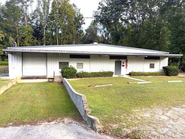 12,000 sq ft: S. Railroad Avenue, Twin City, GA