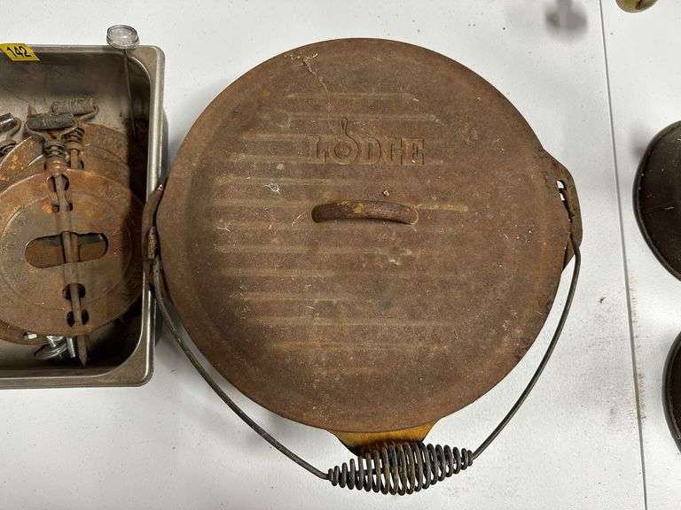 Lodge Dutch Oven and Griswold Chimney Dampers Lot