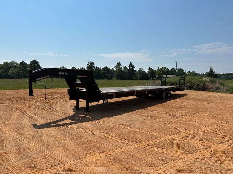 8X35+5 Gooseneck Flatbed Trailer with Dual Axles and Ramps (NO TITLE)