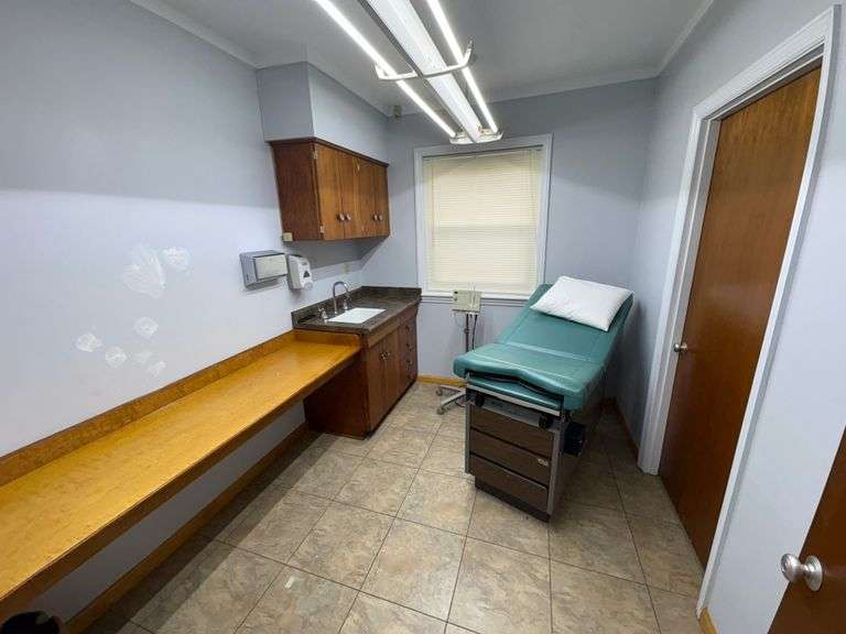 Professional/ Medical Office: 102 Rocky Ford Road, Sylvania, GA