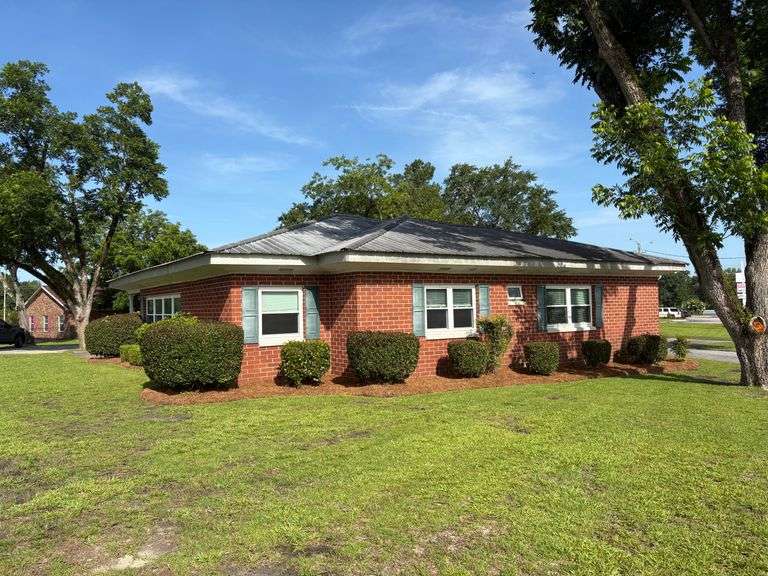 Professional/ Medical Office: 102 Rocky Ford Road, Sylvania, GA
