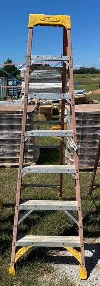 7ft Fiberglass Step Ladder