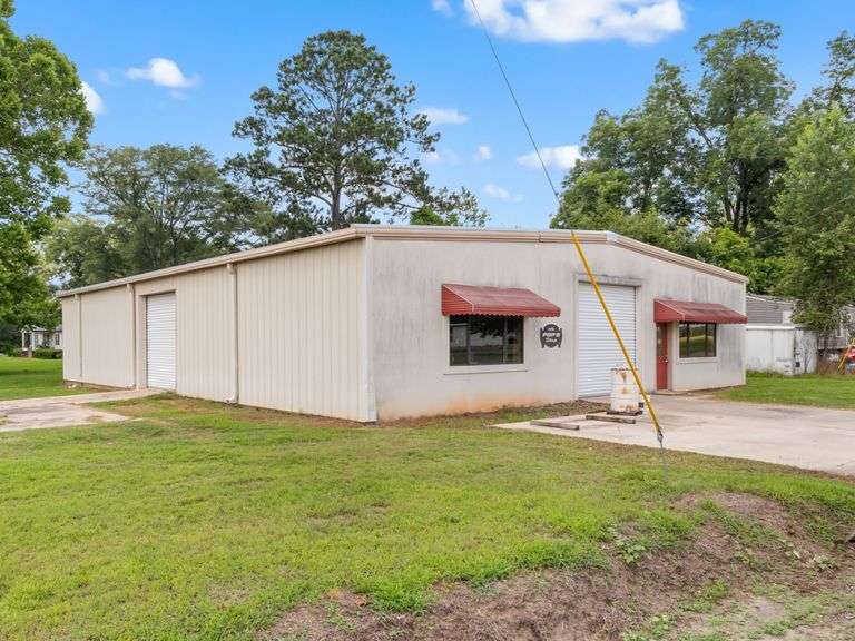 3700 sq ft warehouse. Second Street, Montrose, GA