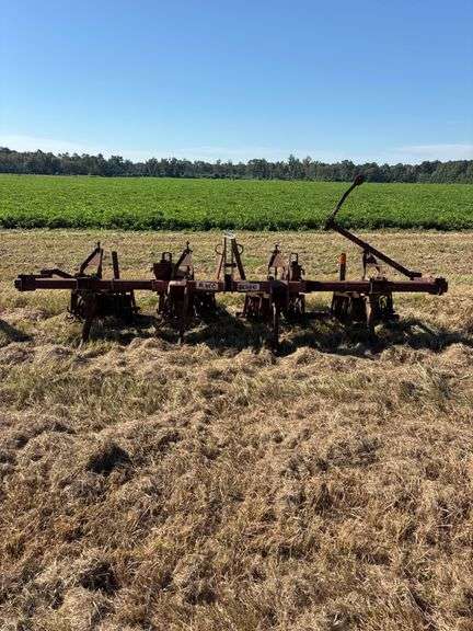 4 Row KMC Ripper Spider - Set up on 38" Rows