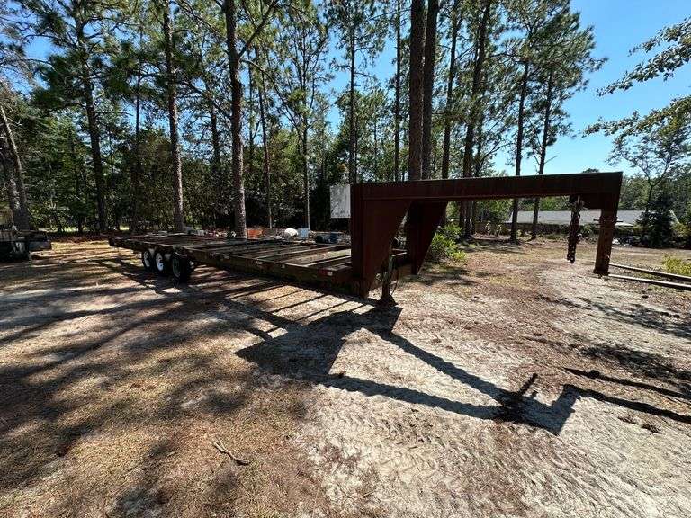 8'x30' Gooseneck Triple-Axle Flatbed Trailer
