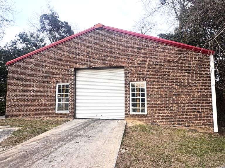 60 N Zetterower, Statesboro, GA