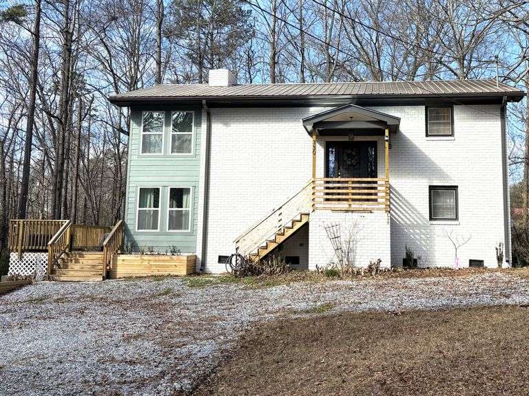 Lake Hartwell: 330 Ivy Trail, Hartwell, GA