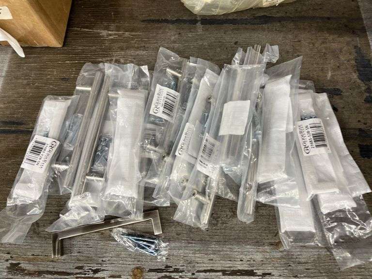 Lot of 20 drawer pulls