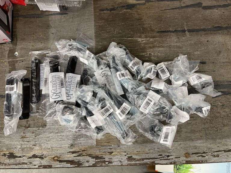 Lot of 29 drawer pulls