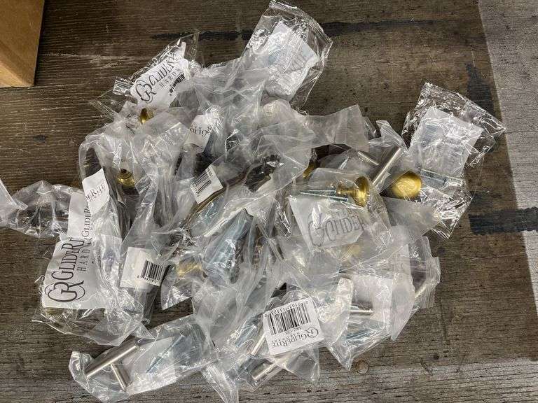 Lot of 30 drawer pulls