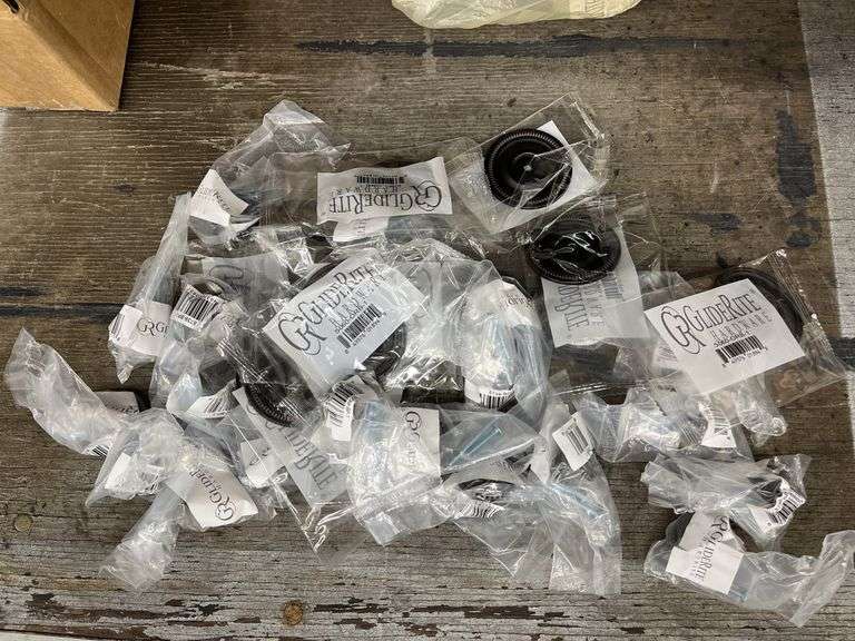 Lot of 30 drawer pulls