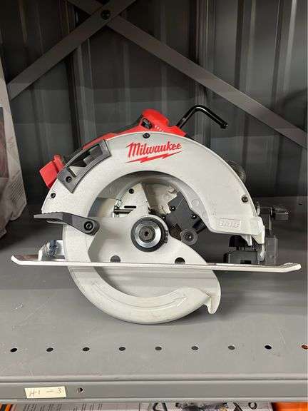 Milwaukee saw no battery no blade like new