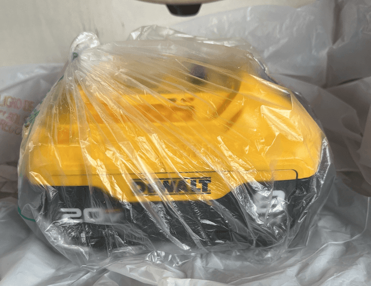 Dewalt 20v max 8ah lithium rechargeable battery new