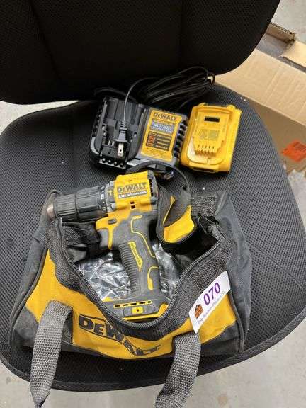 Dewalt charger batteries brushless drills with bag new