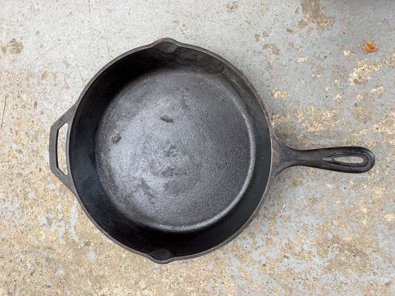 Lodge frying pan