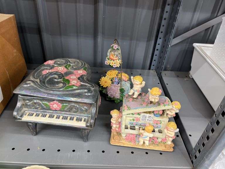 2 musical decorations and large piano container lot