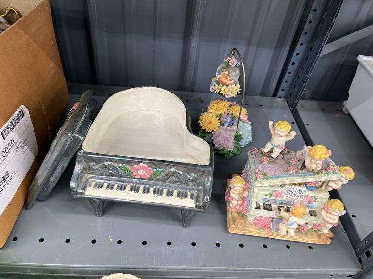 2 musical decorations and large piano container lot