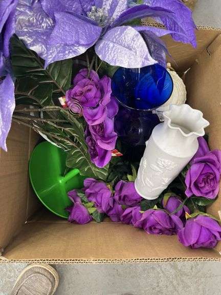 Vase’s and fake flowers