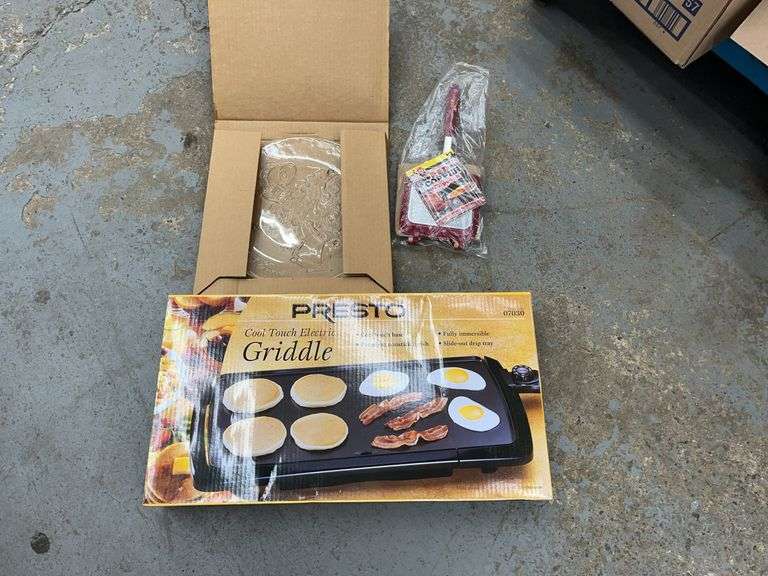 Griddle sandwich flipper Christmas platter