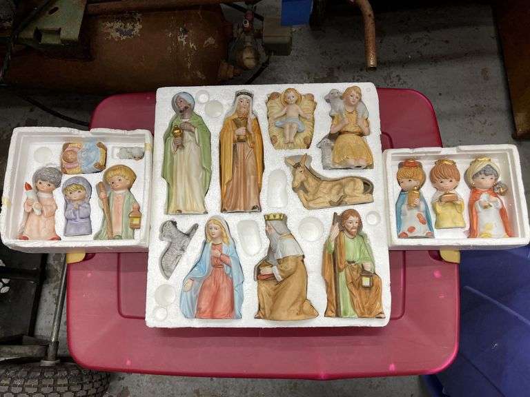 Christmas collectibles Nativity Sets lot of 3
