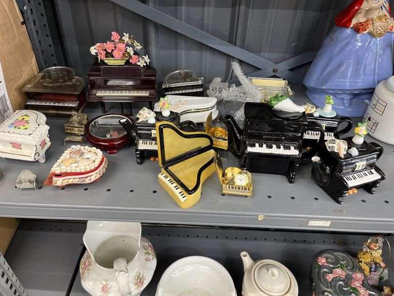 Musical ring clock piano lot