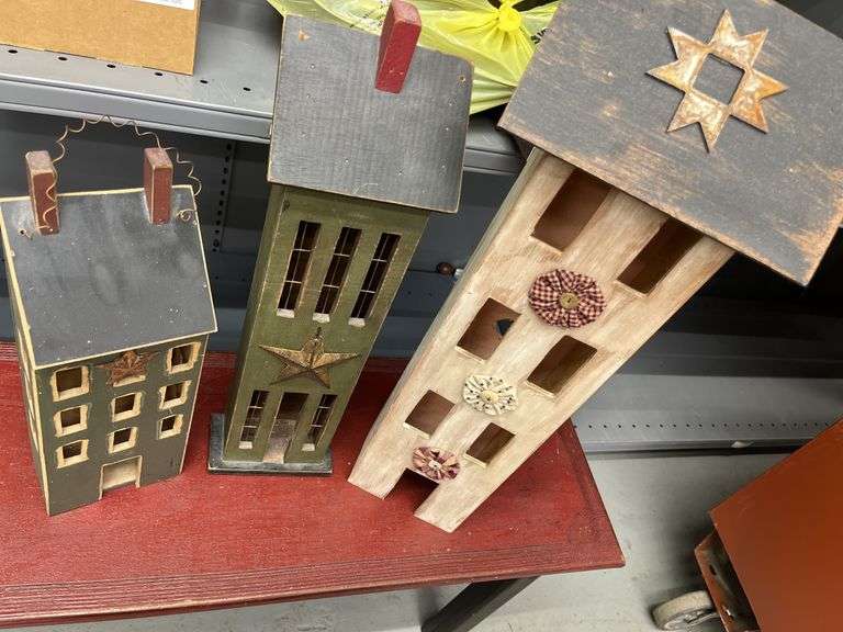 Primitive house collectibles ( bench not included)