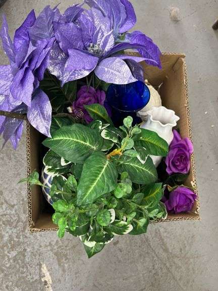 Vase’s and fake flowers