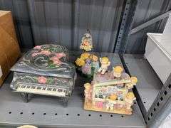 2 musical decorations and large piano container lot