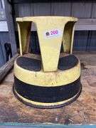 Metal rolling standing stool