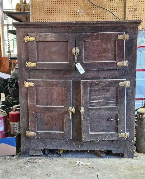 Vintage porcelain over cast ice box. Needs restoration. Bring help to load.