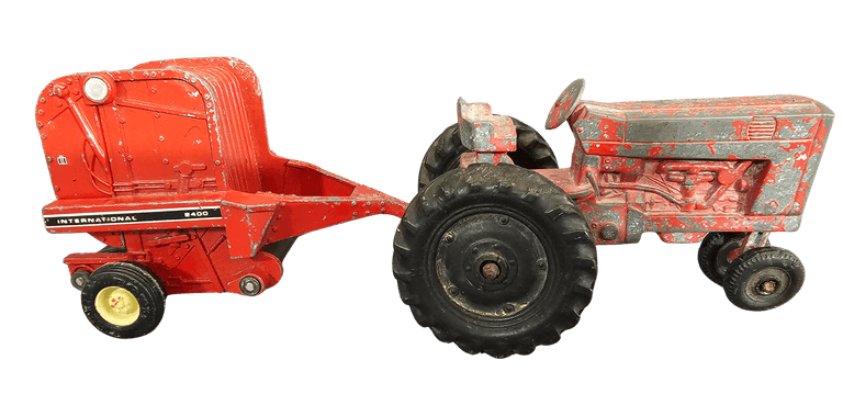 Vintage ERTL Red Tractor & IH 2400 round baler