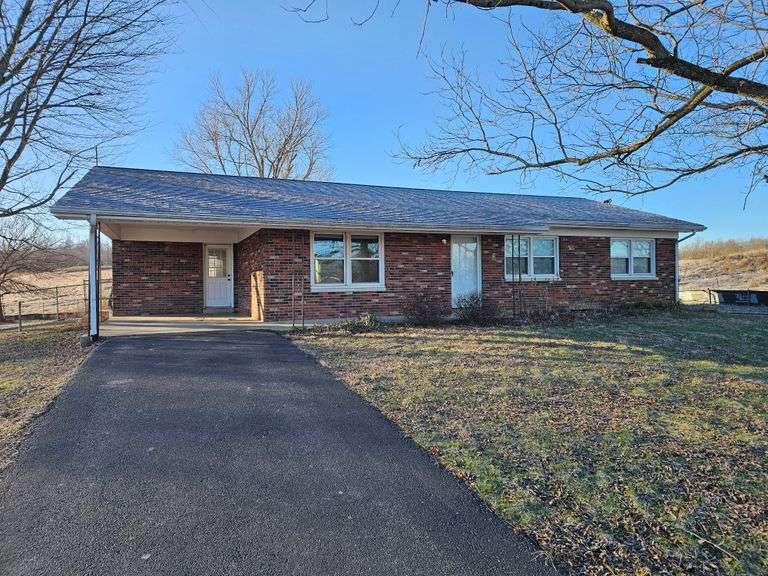 3 Bed, 2 Bath Home on State Rd 335 in Pekin
