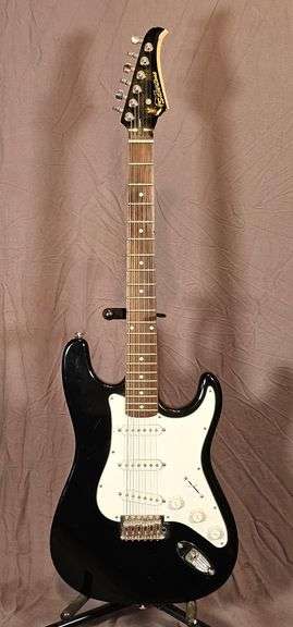 Silvertone Strat Style Electric Guitar