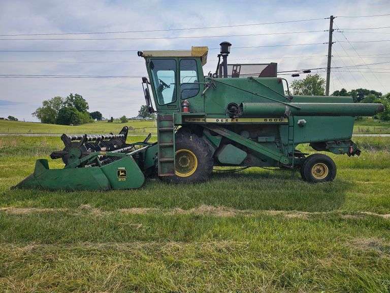 1977 John Deere 6600 combine w/ 213 grain head