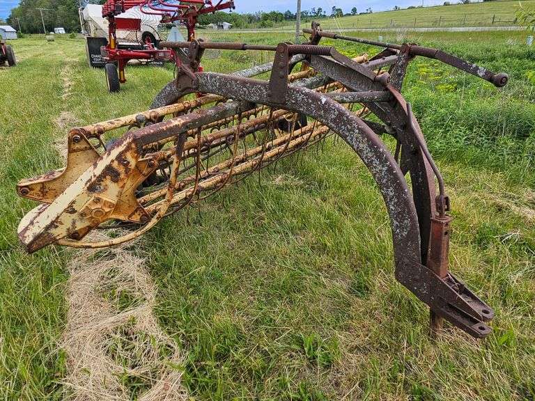New Holland 256 hay rake