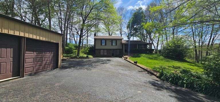 3 BR 2.5 Bath Home on 2.5 Acres