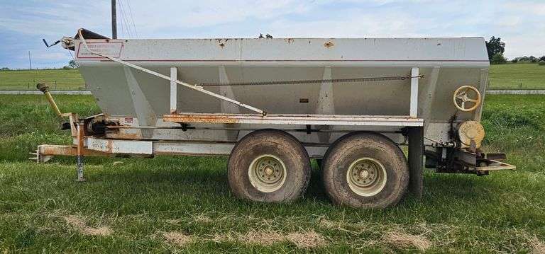 Chandler dry fertilizer applicator (16' bed)