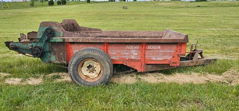 New Idea 215 manure spreader