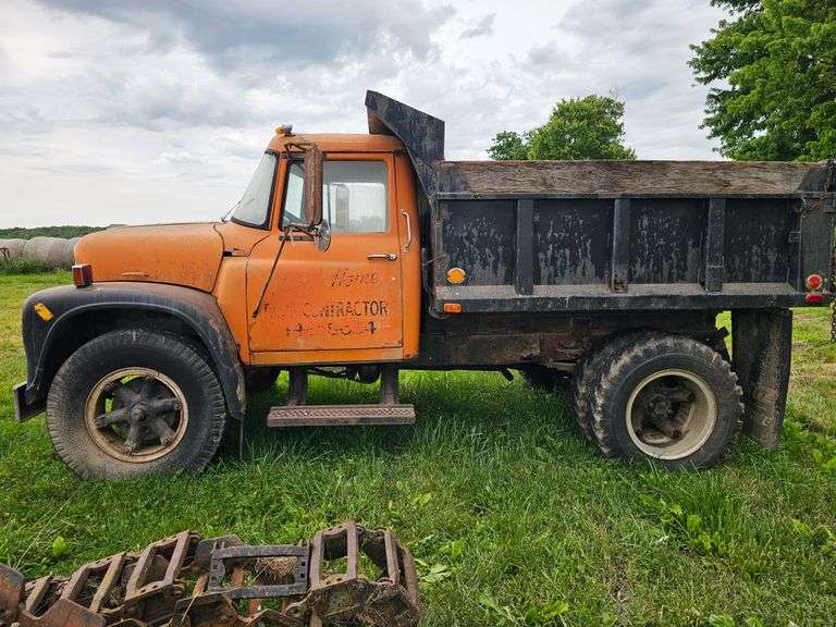 1970 International 1600 dump truck