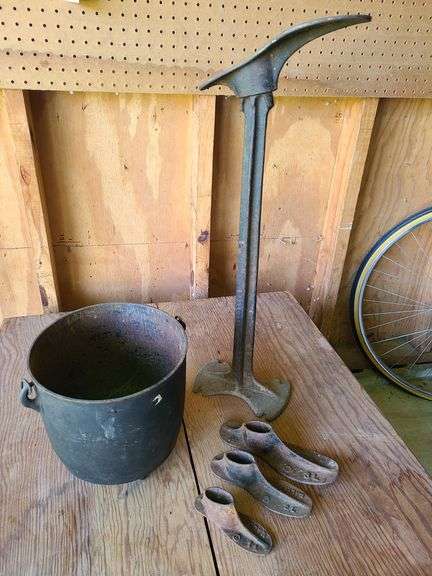 Shoe last and footed bean pot w/ bail