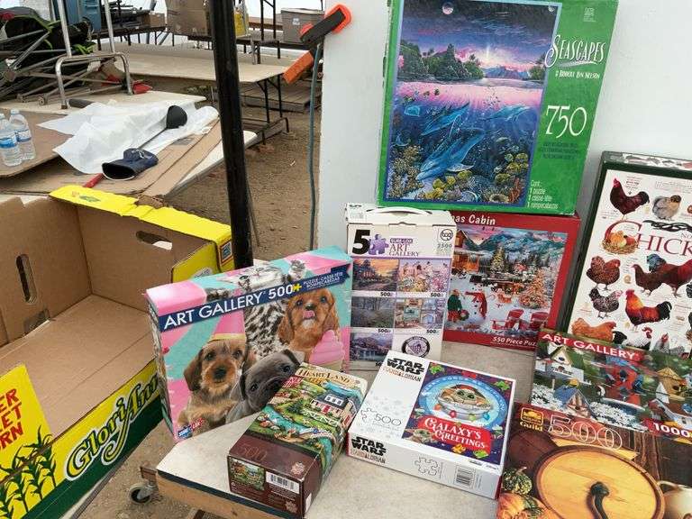 Large quantity of puzzles