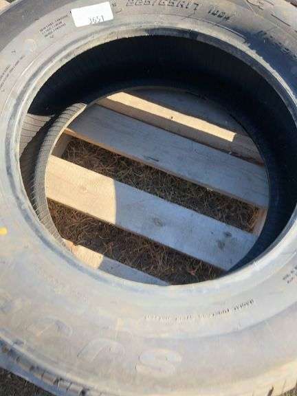 Tire 225/65R17