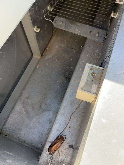 Stainless steel bench w/cooling unit