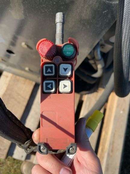 LEON'S 6ft Hi-Flow Snowblower UNUSED c/w remote