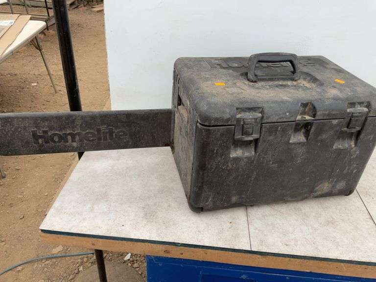 Good running Homelite Timberman 45 cc chainsaw comes with 18" bar and chain, and case,